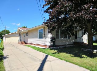 206 6th St, Iron Mountain, MI 49801