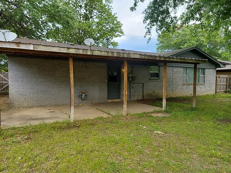 1117 Williams Ct — Photo 2