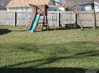 61 Narcissus Rd, Rocky Point, NY 11778