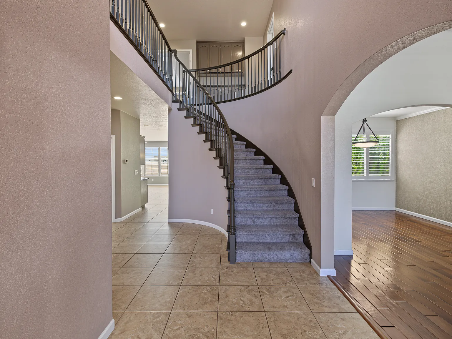 4 bed, 3030 sqft, $3,250 — Photo 3