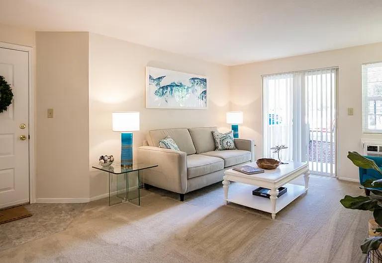 Country Glen Apartments — Photo 6