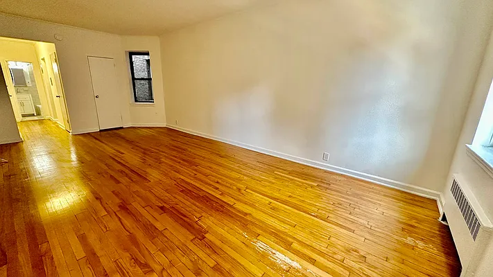 Rented by HOLTON REAL ESTATE INC. | media 1