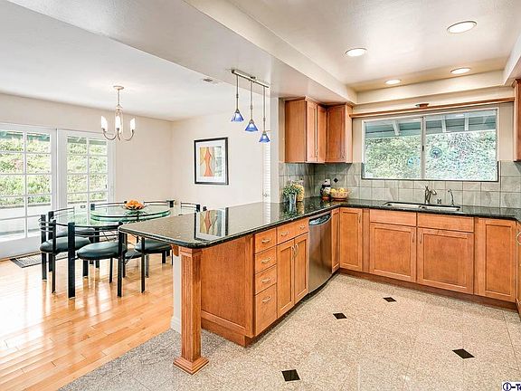 4th image of 325 Camino Verde