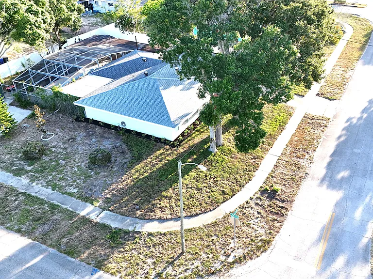 948 Canal Cir — Photo 33