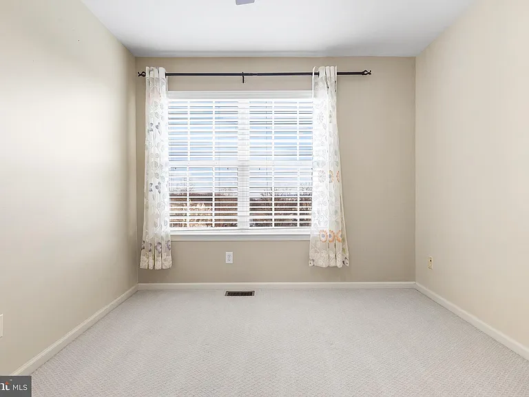 271 Yorktown Ct — Photo 31