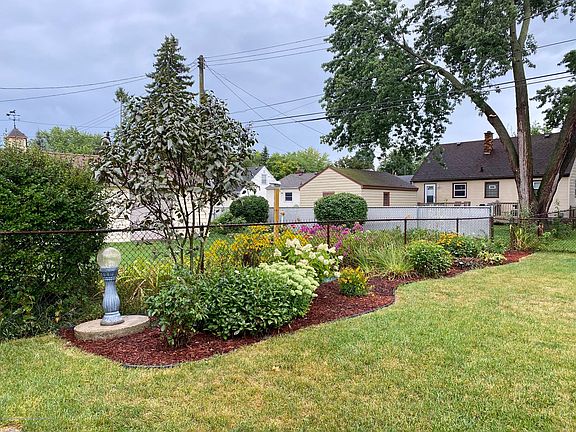 2nd image of 1827 Loraine Ave