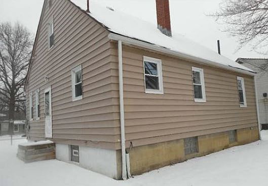 2nd image of 715 Cambridge Ave