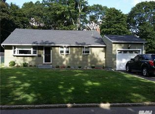 19 Marvin Ln, Commack, NY 11725