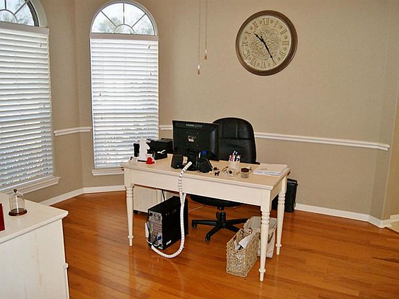 STUDY OR FORMAL DINING AT ENTRY