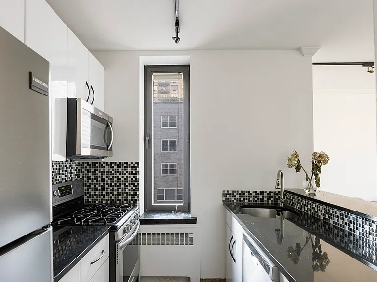 157 E 32nd St #18B — Photo 6