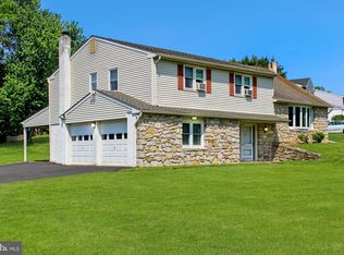 125 Rotterdam Rd E, Holland, PA 18966