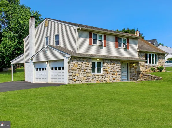 125 Rotterdam Rd E, Holland, PA 18966