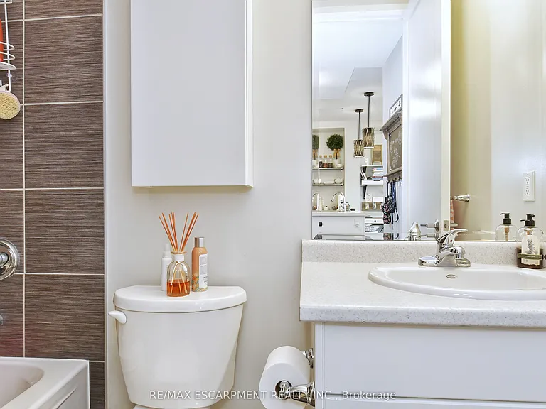 112 King St E #903 — Photo 28