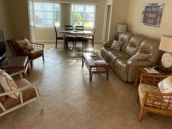 4th image of 111 Vista Hermosa Cir