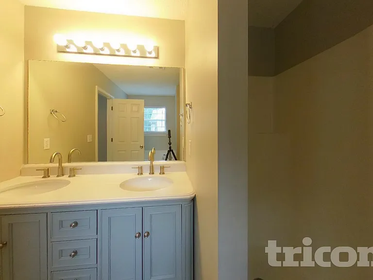 236 Galway Ln — Photo 8