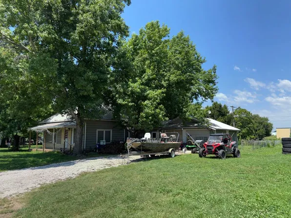320 Greenwood St, Thayer, KS 66776