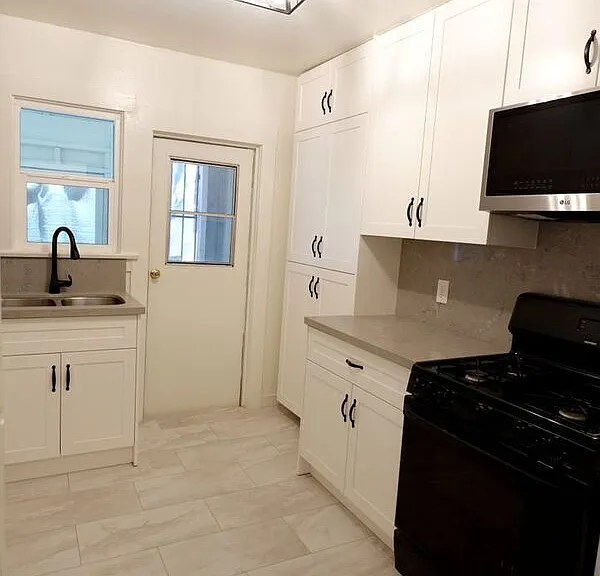 6307 N Aldama St — Photo 11