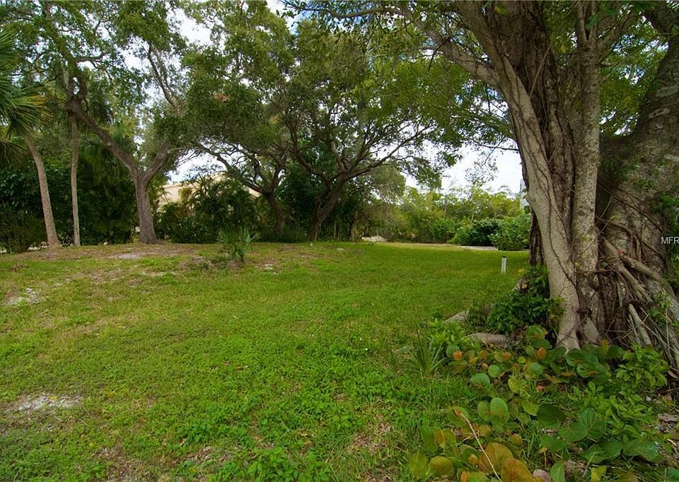 1st image of 728 Tropical Cir