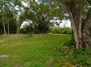 728 Tropical Cir, Sarasota, FL 34242