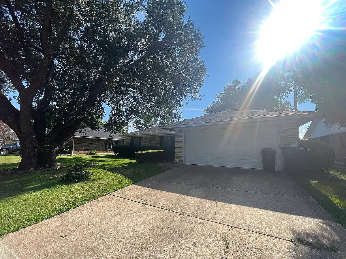 3 bed, 1448 sqft, $2,200 — Photo 2