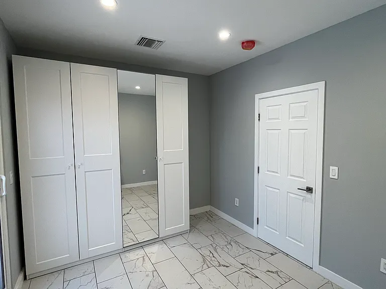 1201 N Niagara St #101 — Photo 1