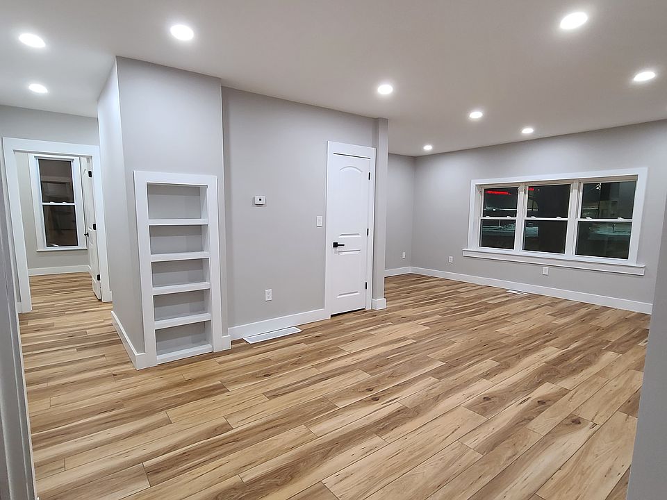 1st image of 114 Young St #2