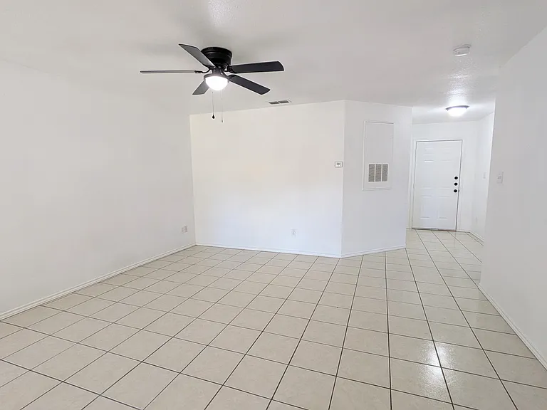 1070 Misty Acres Dr — Photo 17
