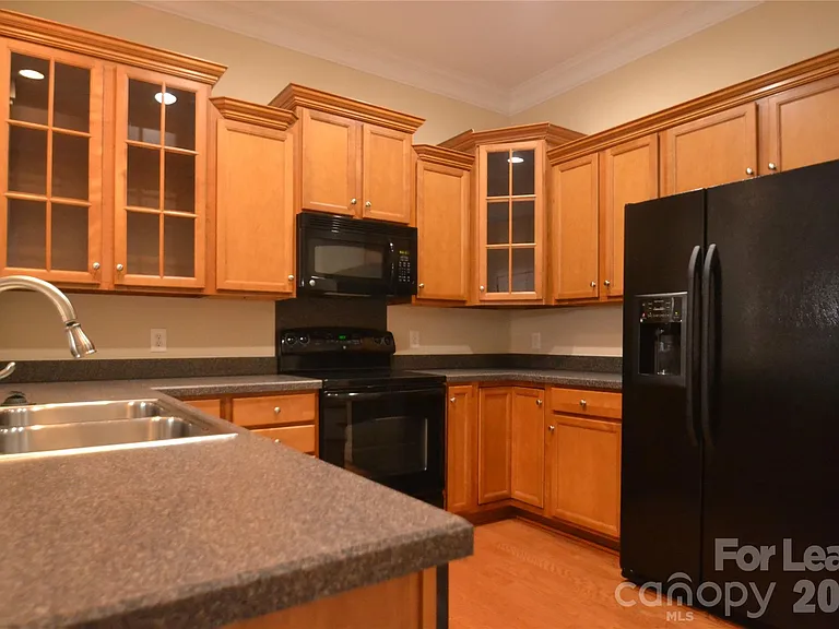 6005 Village Dr NW — Photo 7