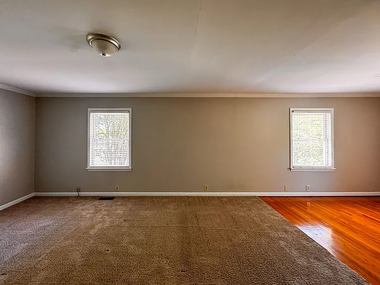 2305 Mirror Lake Dr — Photo 14