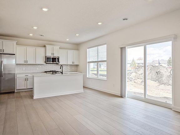 4th image of 2669 Green Ash Ave