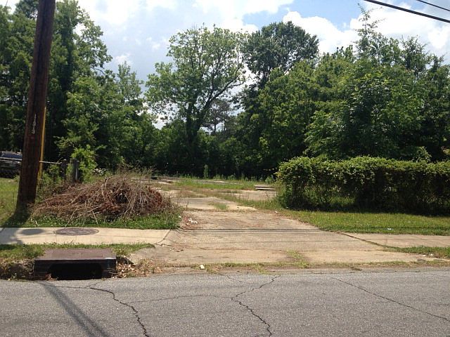1st image of 2724 Broadmoor Dr