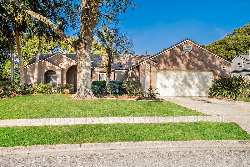 1st image of 580 Lakeshore Cir