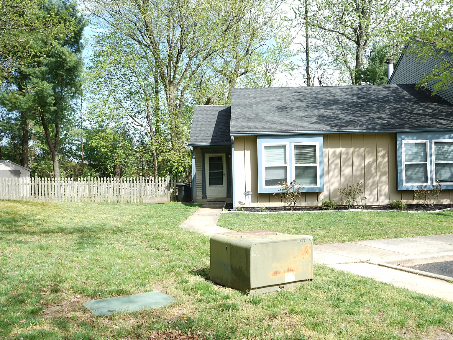 3 bed, 1.5 bath, 1184 sqft, $2,500 — Photo 1