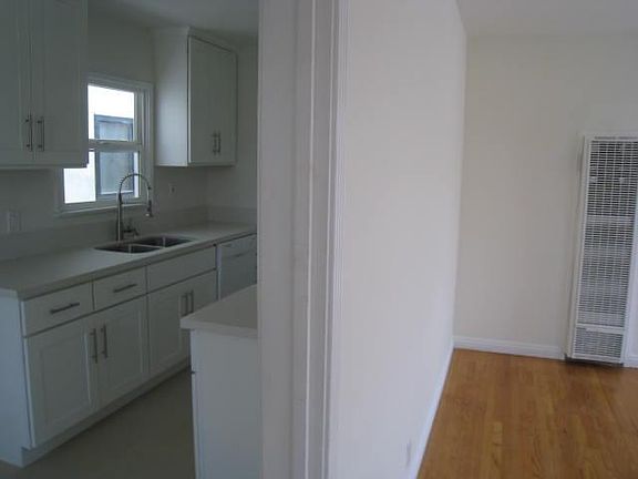5th image of 923 Monterey Blvd