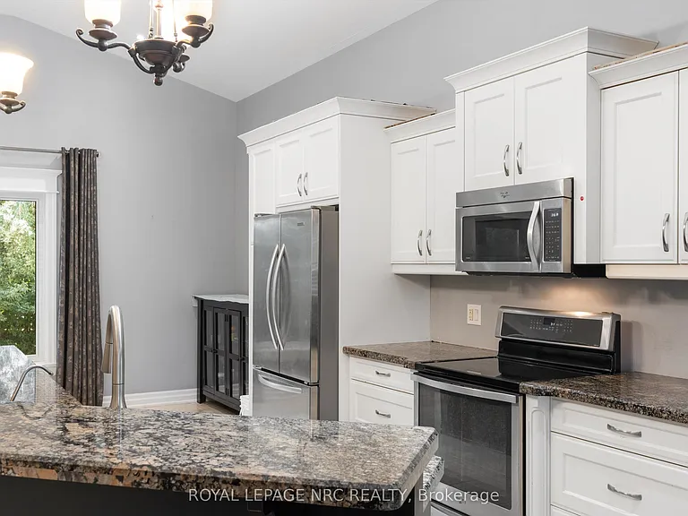 7 Sapphire Ct N — Photo 6