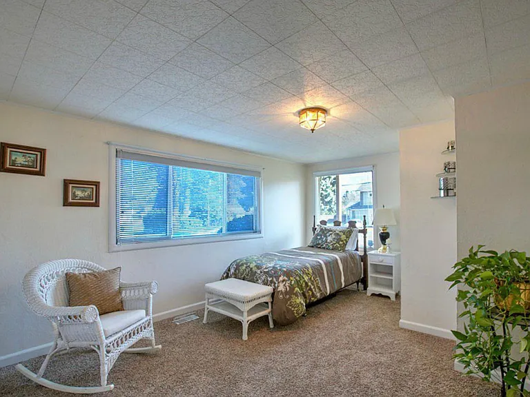1617 Aberdeen Ave NE — Photo 9
