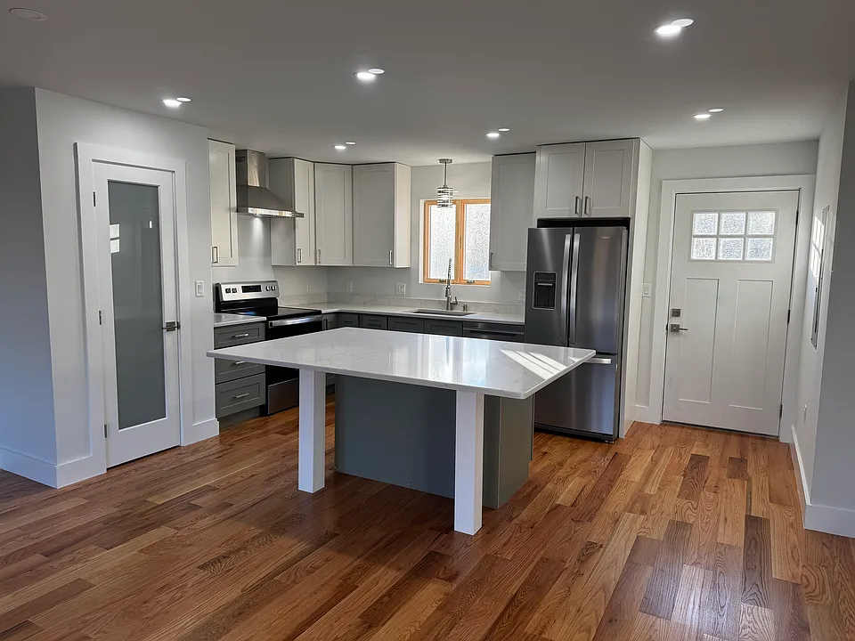 Eat-in Kitchen