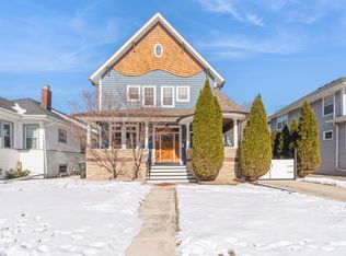 320 Herrick Rd, Riverside, IL 60546