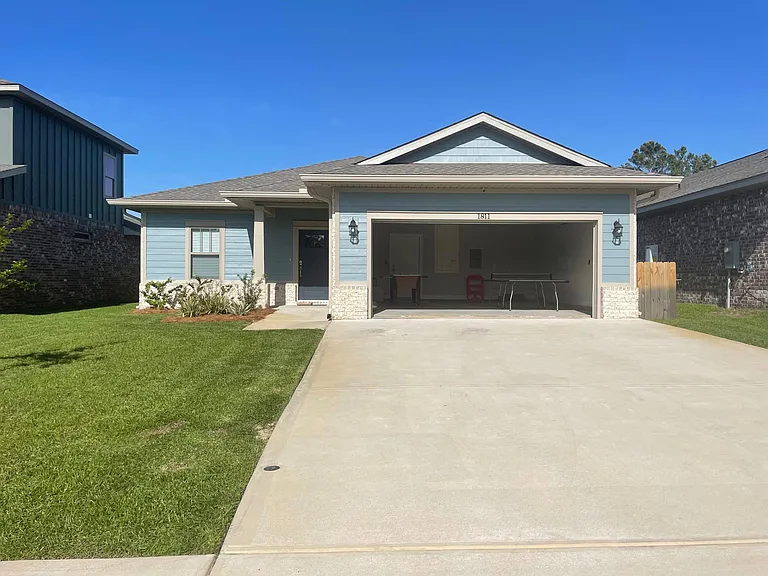 1811 Medlin Ct — Photo 2