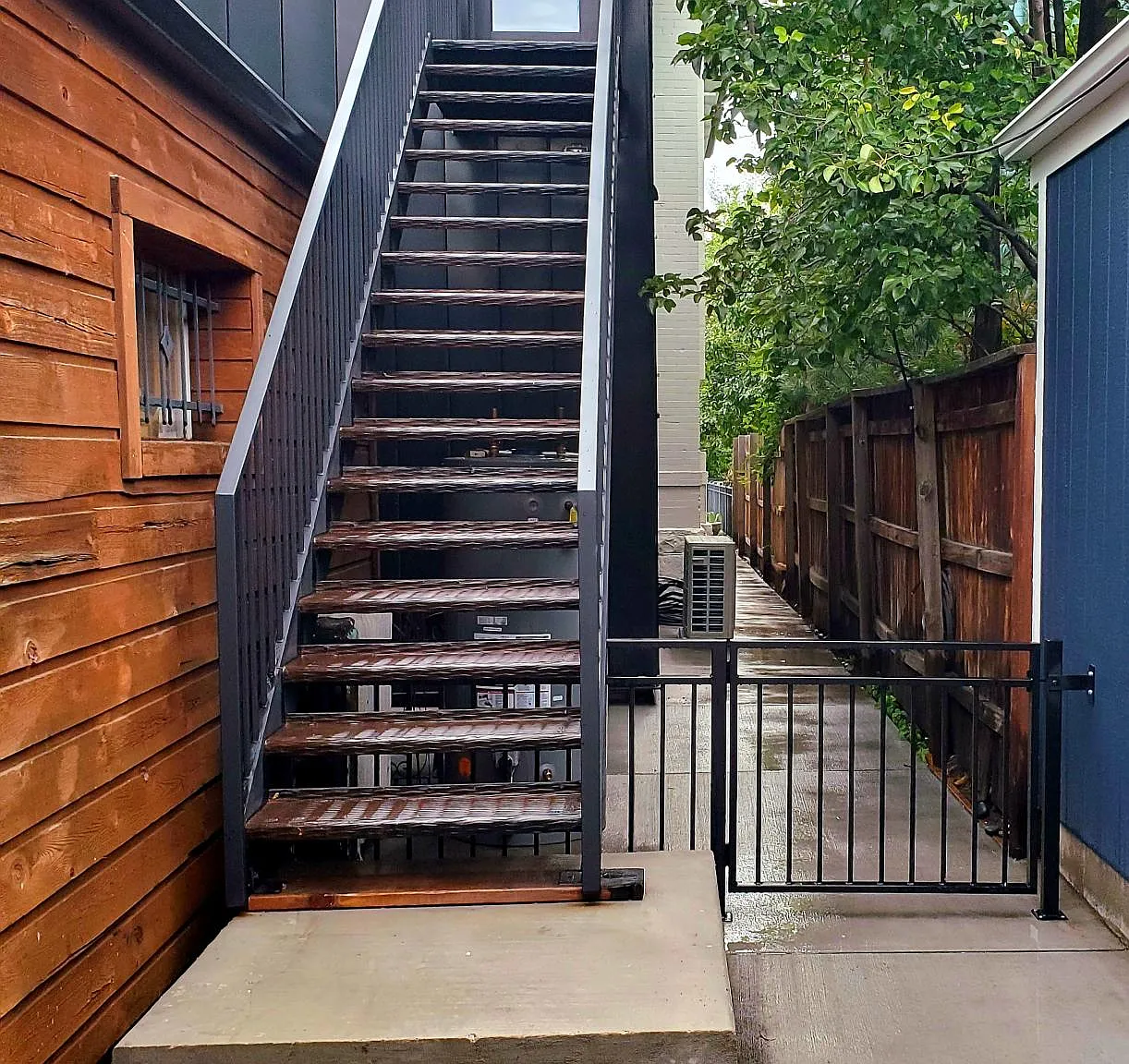 3 bed, 1100 sqft, $2,500 — Photo 2