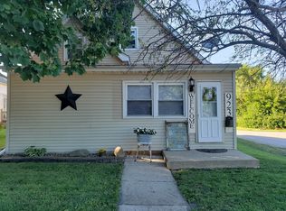 923 E Johnson St, Clinton, IL 61727