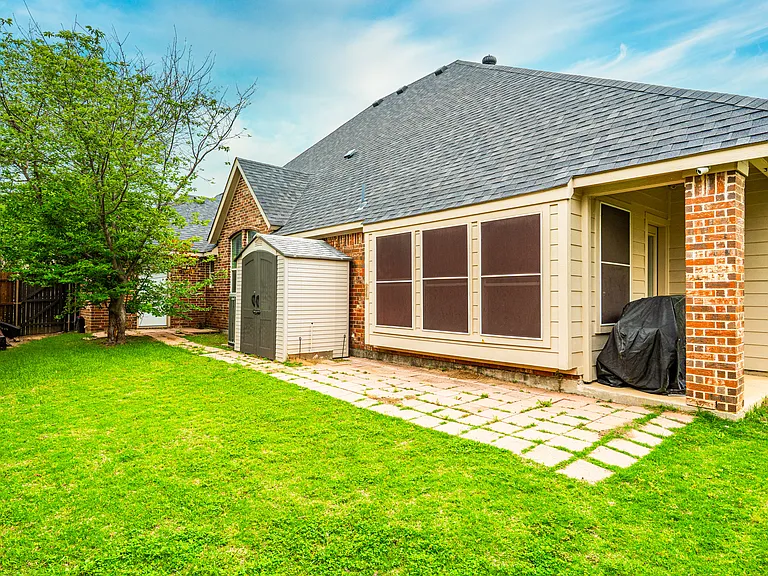 2504 Maple Stream Dr — Photo 12