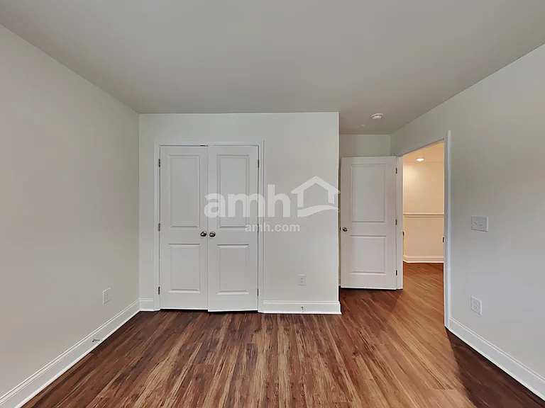 868 Carnaby Ln — Photo 15
