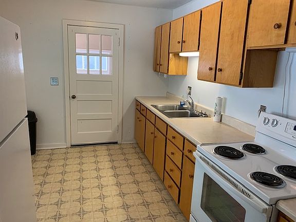 3rd image of 2040 Sugar Loaf Ave