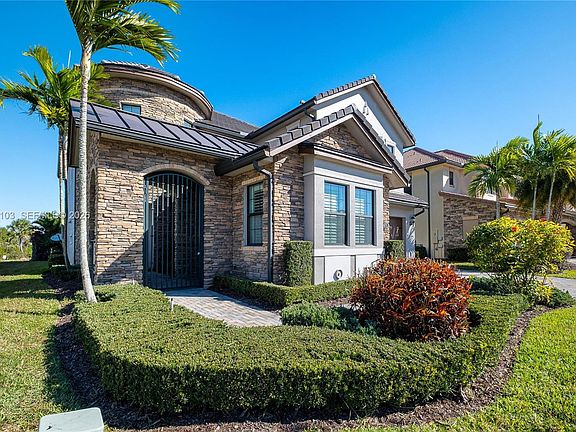 5th image of 11475 Watercrest Cir E