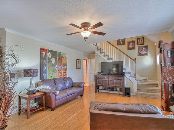 4th image of 933 Lakeview Ct