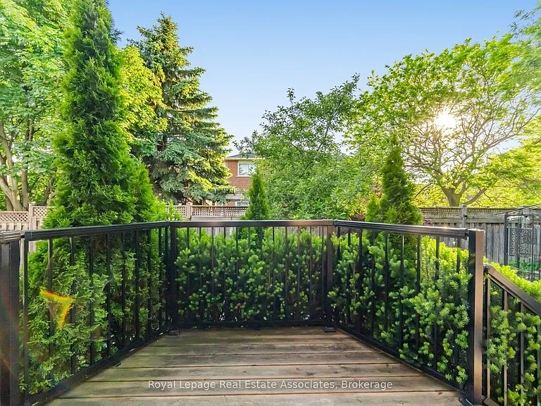 1308 Valerie Cres — Photo 14