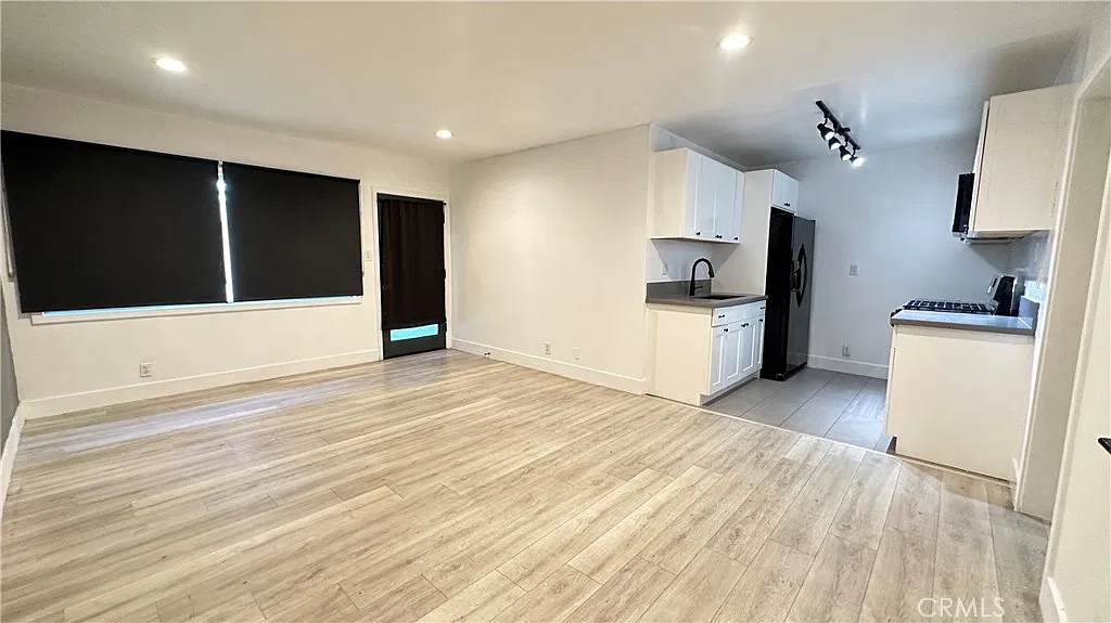 2 bed, 730 sqft, $1,950 — Photo 1