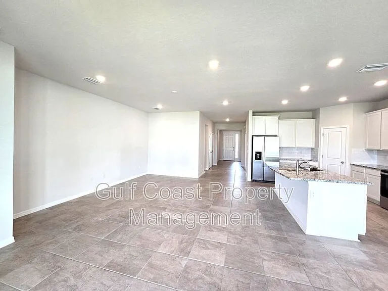 611 160th St E — Photo 6