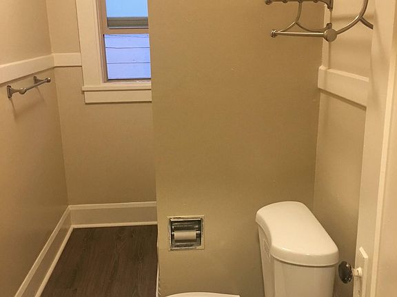 5th image of 109 University Avenue # Top Floor